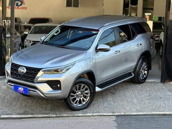 TOYOTA HILUX SW4 2.8 D-4D TURBO DIESEL SRX 7L 4X4 AUTOMÁTICO